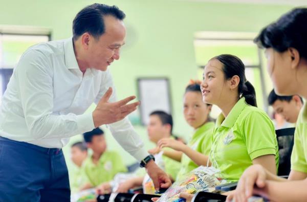 Lãnh đạo TP Đà Nẵng thăm, tặng quà trẻ em có hoàn cảnh đặc biệt nhân Ngày Quốc tế Thiếu nhi