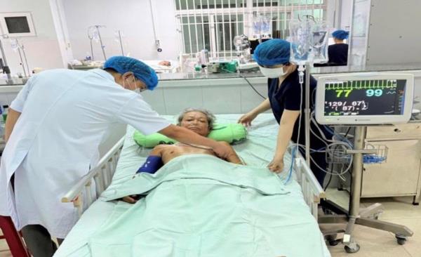 Kịp thời giành lại sự sống cho cụ ông 70 tuổi bị nhồi máu cơ tim