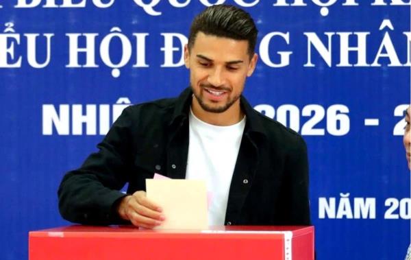 Các cầu thủ nhập tịch đi bầu cử