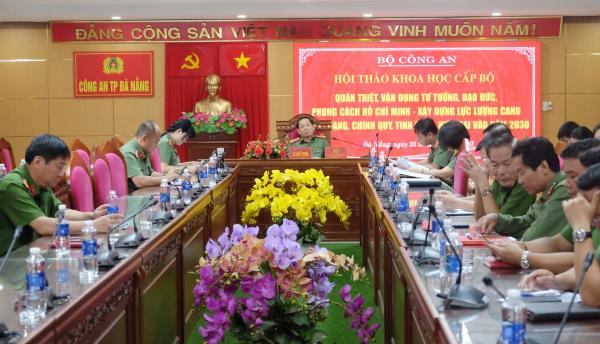Vận dụng tư tưởng, đạo đức, phong cách Hồ Chí Minh trong xây dựng lực lượng CAND cách mạng, chính quy, tinh nhuệ, hiện đại vào năm 2030