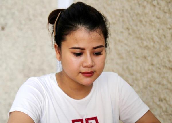 Hotgirl cho vay cắt cổ