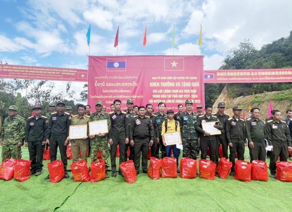 Thắt chặt tình đoàn kết, hữu nghị  Việt - Lào