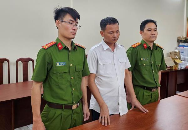 Phá đường dây buôn lậu iPhone trị giá 20 tỷ đồng qua đường hàng không