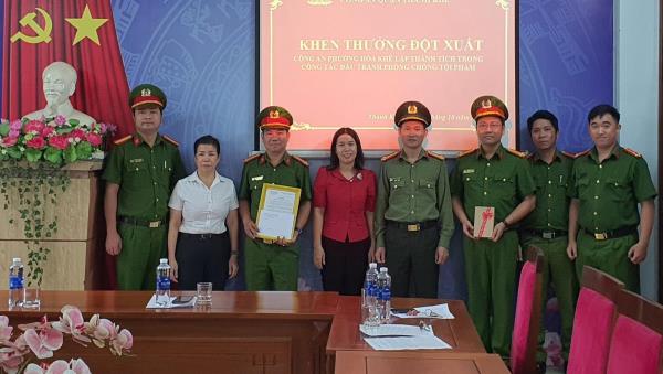 Khen thưởng công an phường bắt đối tượng nhiều lần trộm cắp tài sản