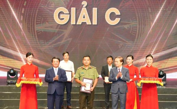 Bộ trưởng Bộ Công an tặng Bằng khen cho các tác giả đạt giải Cuộc thi Giải báo chí toàn quốc phòng, chống tham nhũng, tiêu cực lần thứ tư năm 2022-2023