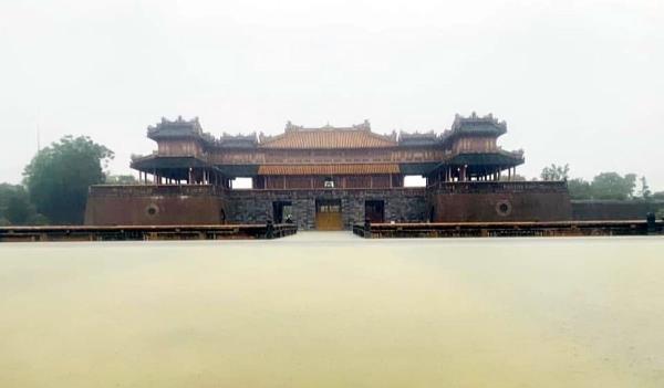 Thành phố Huế chìm trong biển nước