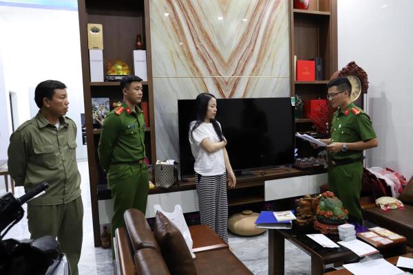 Khởi tố nhóm đối tượng lợi dụng danh nghĩa báo chí để trục lợi