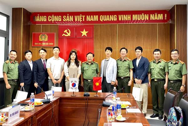 Phòng Tuyên truyền Cơ quan Cảnh sát Quốc gia Hàn Quốc thăm và làm việc với Công an quận Hải Châu