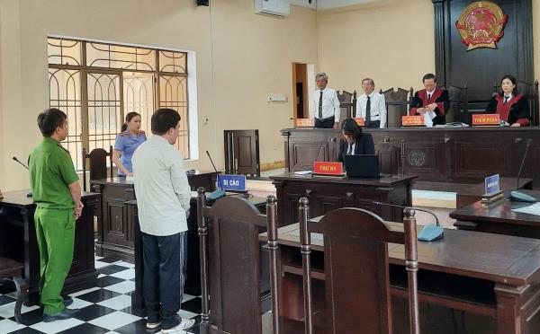 Chém hàng xóm vì thù dai