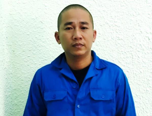 Bắt đối tượng cho vay lãi nặng khi đang thu tiền con nợ tại quán cà phê