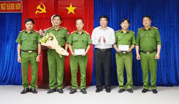 Khen thưởng đột xuất Công an quận Ngũ Hành Sơn về thành tích phá án