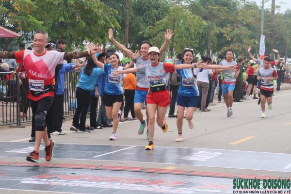 Gần 1.400 VĐV tham gia giải chạy Half marathon-Nghi Xuân 2023