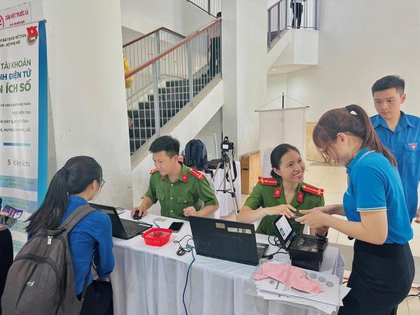 Tuổi trẻ Công an TP Đà Nẵng gần dân