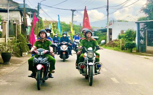 Tiếp tục phát huy hiệu quả mô hình Công an cơ sở tăng ca phục vụ nhân dân ở Hòa Ninh