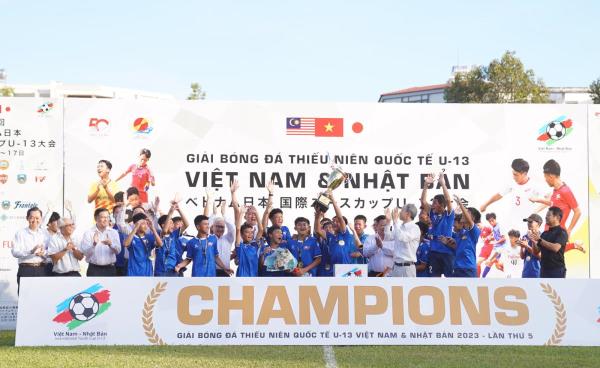 2 đội bóng của Việt Nam dẫn đầu giải đấu quốc tế