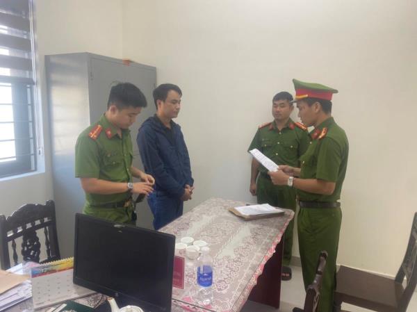 Bắt đối tượng chuyên bán nhà gỗ qua mạng xã hội