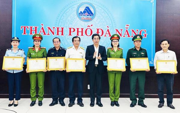 Đẩy mạnh chống buôn lậu, hàng giả, hàng kém chất lượng trong thương mại điện tử