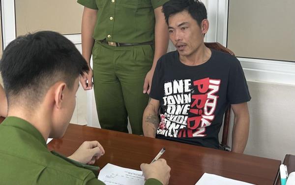 Kẻ cướp tiền của chủ cây xăng tiếp tục đi cướp giật trong khi bỏ trốn