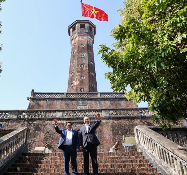 Hai Thủ tướng Việt Nam và Belarus tham quan Cột cờ Hà Nội, thưởng thức cà phê Việt Nam