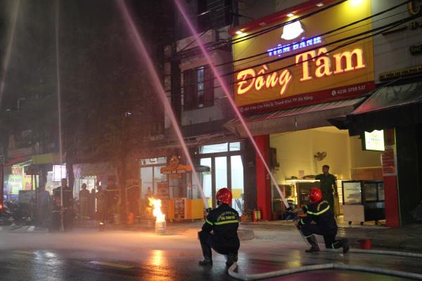 Quận Thanh Khê đồng loạt diễn tập phương án chữa cháy, cứu nạn cứu hộ Tổ liên gia an toàn PCCC