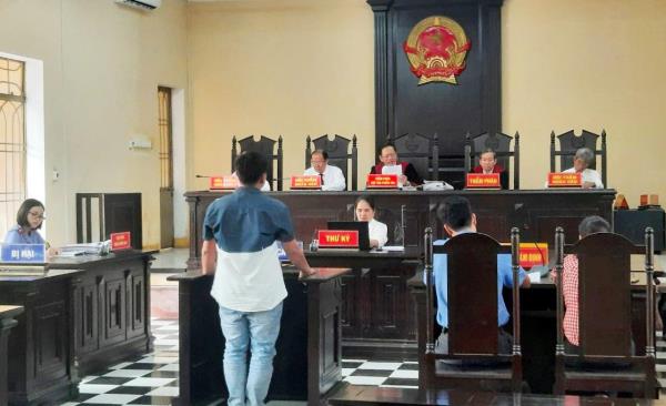 Bị đánh chấn thương sọ não vì đi đòi công bằng cho bạn