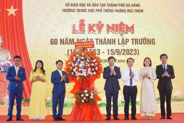 Trường THPT Hoàng Hoa Thám kỷ niệm 60 năm thành lập