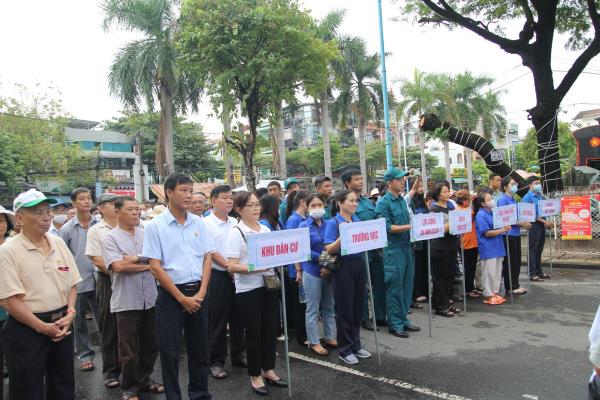 Đồng loạt ra quân làm sạch môi trường