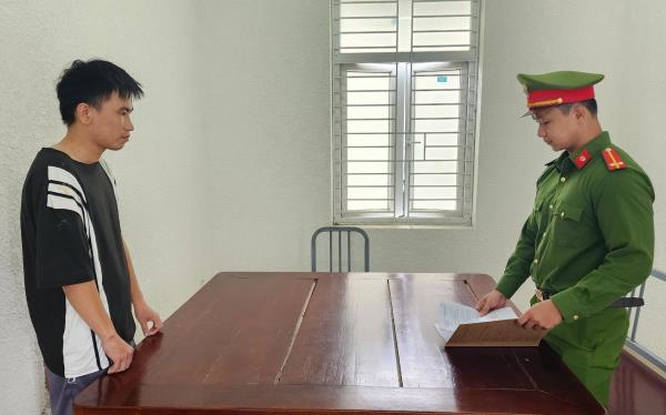 Bắt tạm giam đối tượng dùng clip nóng để tống tiền