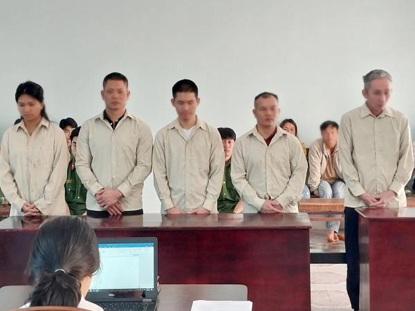 Xét xử 5 đối tượng tổ chức cho người khác trốn đi nước ngoài trái phép
