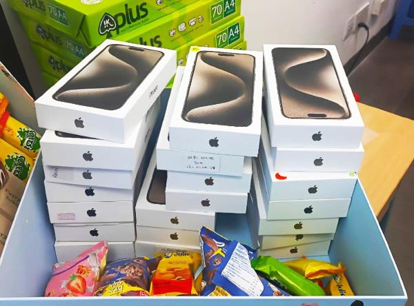 Bắt giữ lô hàng 20 điện thoại iPhone 15 Pro Max nhập lậu qua Cửa khẩu Sân bay Quốc tế Đà Nẵng