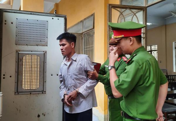 Gã con rể cầm dao đâm cha vợ trọng thương