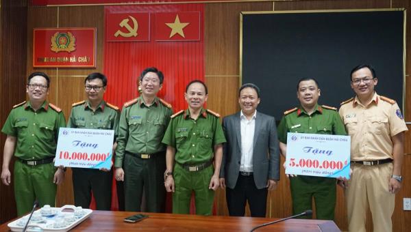 Khen thưởng Công an quận Hải Châu kịp thời xử lý thông tin vật thể lạ trước cổng trường
