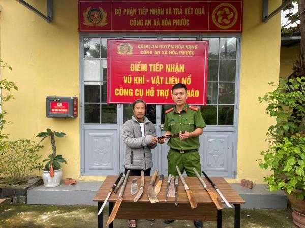 Tăng cường vận động, thu hồi vũ khí, vật liệu nổ trong dân