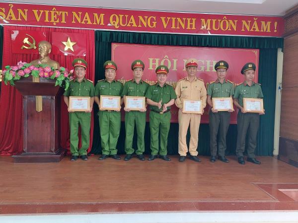Chủ động nắm chắc tình hình, giữ gìn ổn định, đảm bảo tình hình an ninh trật tự