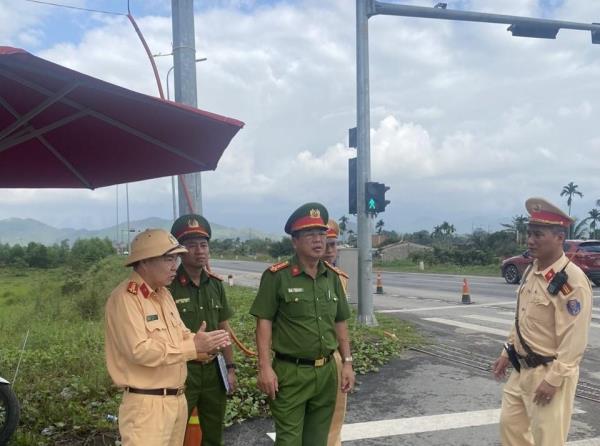 Lãnh đạo Công an TP Đà Nẵng kiểm tra các chốt chặn đảm bảo trật tự an toàn giao thông