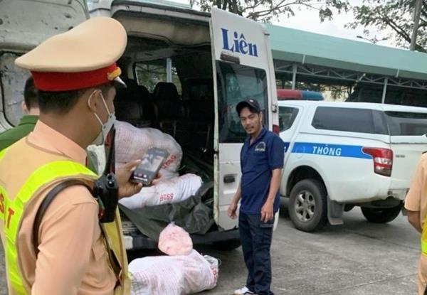 Mỡ bẩn đi xế hộp