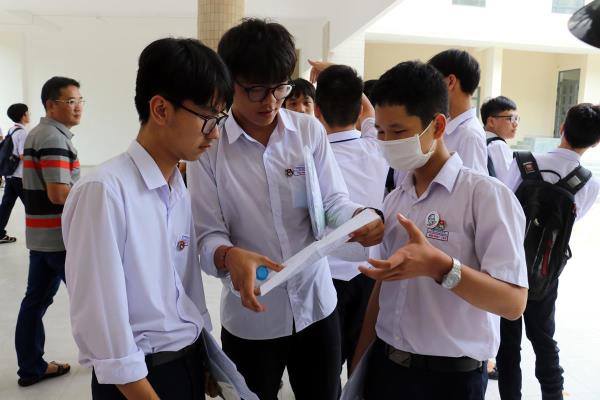 Cấu trúc đề thi minh họa môn Ngữ Văn khắc phục tình trạng chép Văn mẫu