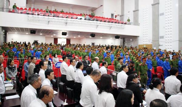 Xét xử 70 bị cáo vụ hai băng hỗn chiến vì bảo kê đất khiến 8 người thương vong