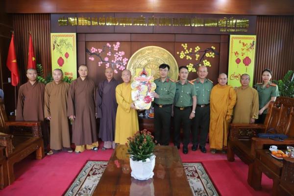 Ban trị sự Giáo hội Phật giáo Việt Nam tỉnh Đắk Nông chúc Tết CBCS Công an tỉnh