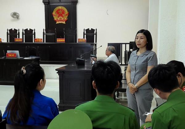 Nữ phiên dịch đa-zi-năng