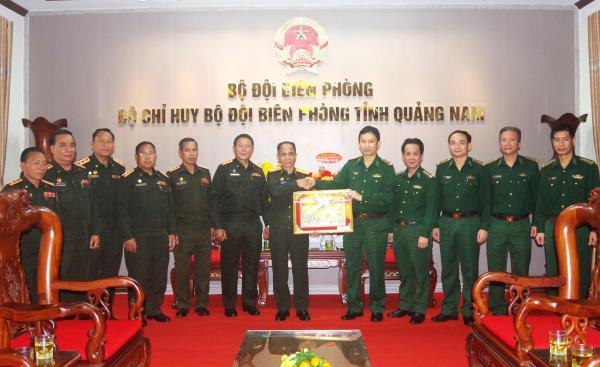 Bộ Chỉ huy Quân sự tỉnh Sê Kông thăm, chúc tết Bộ đội biên phòng Quảng Nam