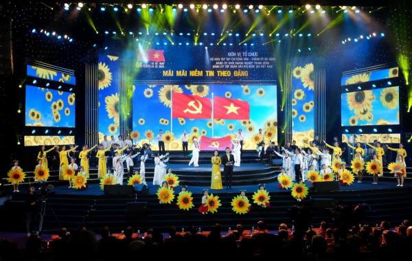 Chương trình nghệ thuật Mãi mãi niềm tin theo Đảng ca ngợi Đảng quang vinh, Bác Hồ vĩ đại và nhân dân anh hùng