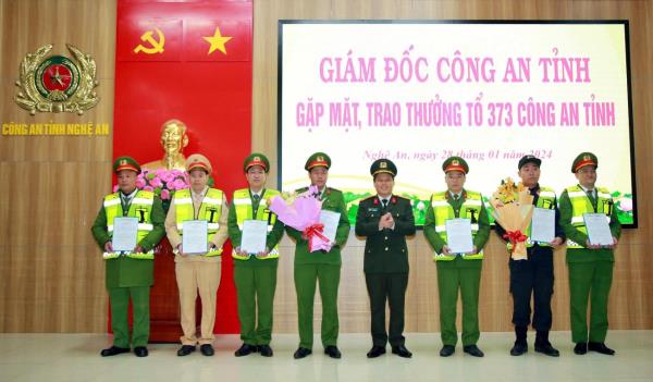 Nghệ An: Trong 1 tuần, Tổ công tác 373 huy động hàng trăm lượt cán bộ chiến sỹ kiểm tra 2000 phương tiện giao thông