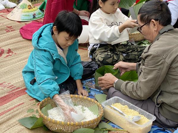 Rộn ràng, ấm áp phiên chợ Tết Nghinh long, rước lộc