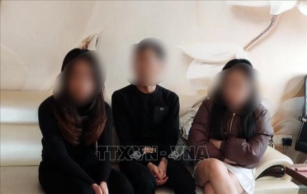 Kon Tum: Triệt phá ổ nhóm giả danh bác sĩ để lừa bán thuốc, chiếm đoạt tài sản