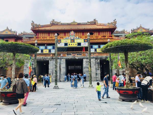 Gần 2,3 triệu lượt khách tham quan di tích Huế