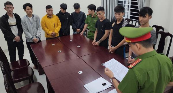 Truy tố nhóm đối tượng dùng hàng nóng hủy hoại tài sản và gây rối trật tự