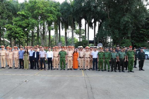 Đồng loạt tổ chức ra quân cao điểm bảo đảm trật tự, an toàn giao thông cho lứa tuổi học sinh