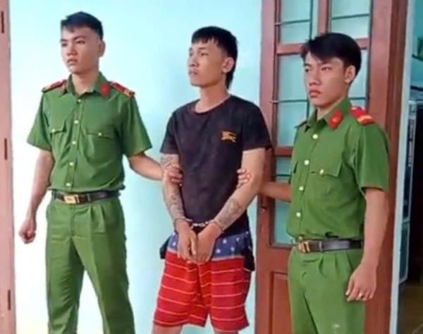 Dùng xe máy tông thẳng vào bàn nhậu, nam thanh niên bị bắt tạm giam