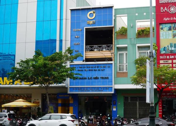 Cửa hàng SJC tại Đà Nẵng mở cửa trở lại nhưng khách hàng vẫn chưa thể mua bán vàng